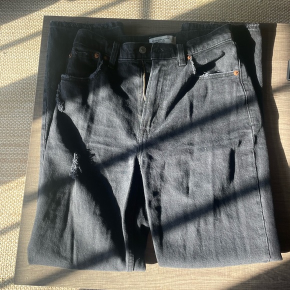 Black Abercrombie & Fitch : The 90’s Straight Ultra High Rise (27/4R) - Picture 1 of 4